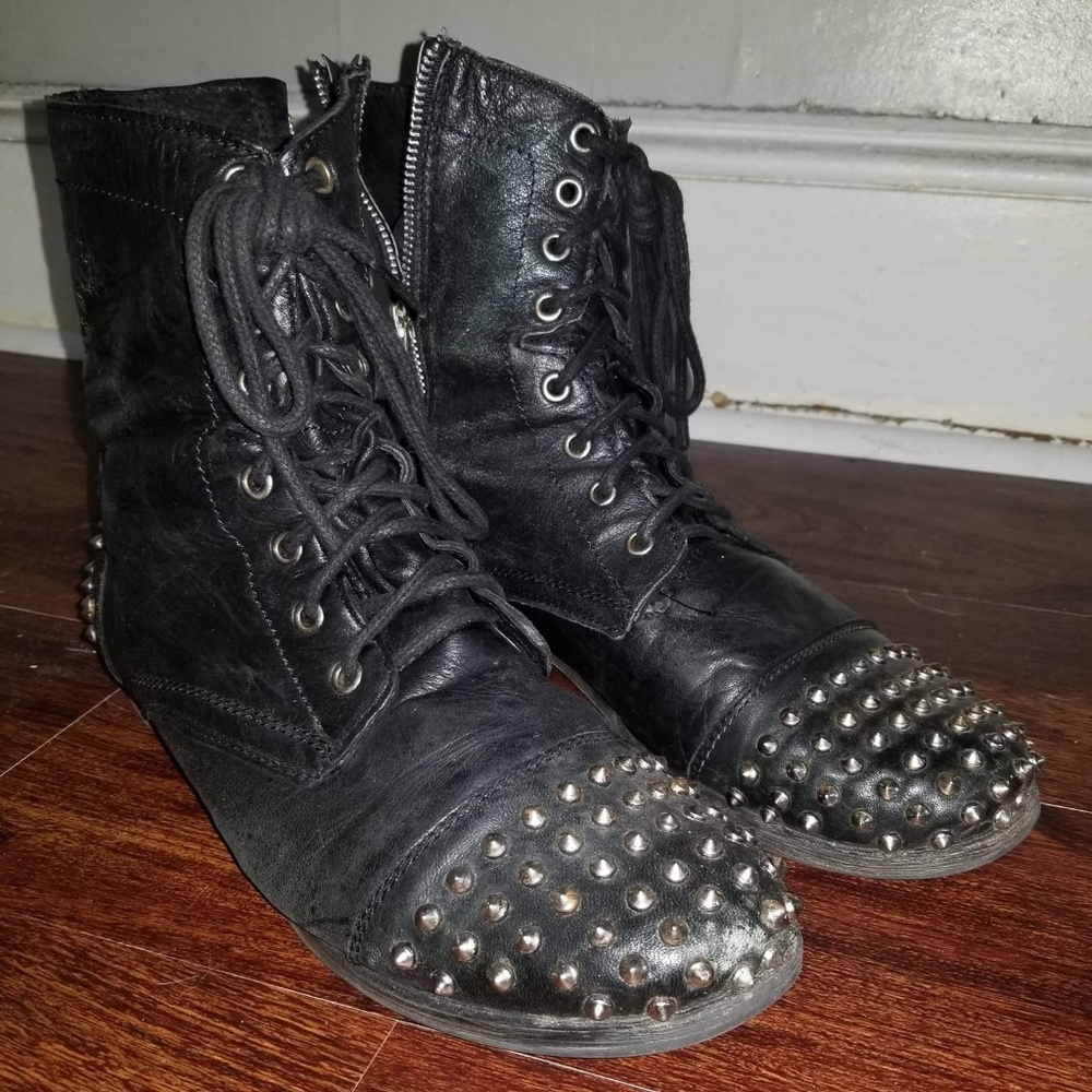 STEVE MADDEN  'TRROY' STUDDED BOOT